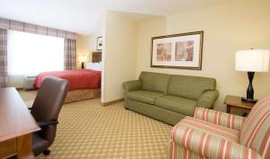 Seating area sa Country Inn & Suites by Radisson, Fredericksburg, VA