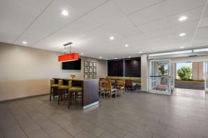 a kitchen and dining room with a table and chairs at Country Inn & Suites by Radisson, Fredericksburg South I-95 , VA in Fredericksburg