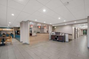 a large lobby with a kitchen and a dining area at Country Inn & Suites by Radisson, Fredericksburg South I-95 , VA in Fredericksburg