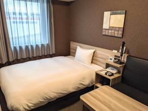 Krevet ili kreveti u jedinici u okviru objekta HOTEL ROUTE-INN Chiba Hamano -Tokyowangan doro-