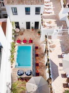 The swimming pool at or close to Casa Rosa Villa with Pool in Olhao Centre