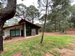 una casa en medio de un campo en Las Nubes, en Mazamitla