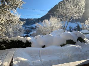 Un paisaje natural cerca del chalet de montaña