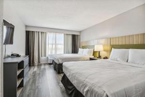 Кровать или кровати в номере Country Inn & Suites by Radisson, Chicago O'Hare South, IL