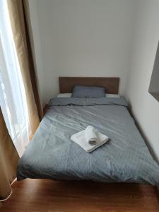 Una cama o camas en una habitación de Apartmani Hub