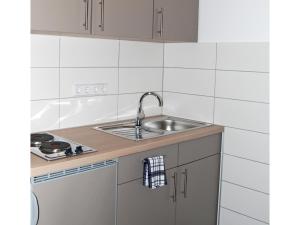 A kitchen or kitchenette at Ferienwohnung Teltow