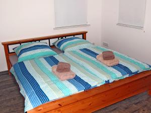 A bed or beds in a room at Ferienwohnung Teltow