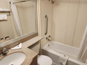 Un baño de Suites Catonsville MD Baltimore West