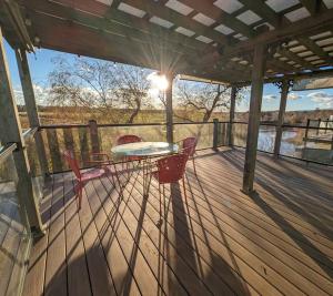 A balcony or terrace at Beautiful River View Apt in Wine Country