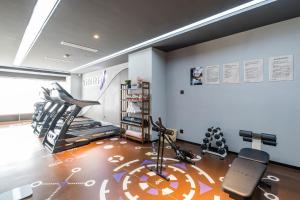 The fitness centre and/or fitness facilities at Atour Hotel Hangzhou Huanglong Wanke Xueyuan Road