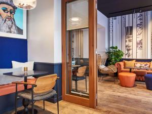 O zonă de relaxare la Ibis Styles Hotel Paris Gare de Lyon Bastille