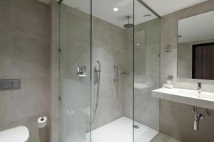 Un baño de Van der Valk Hotel Hengelo