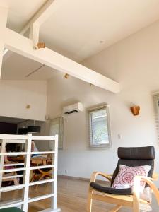 Camera con letto a soppalco e sedia di Kamakura vacation house - Vacation STAY 15361 a Kamakura