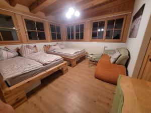 Vuode tai vuoteita majoituspaikassa Apartmenthaus Edelweiss in Gosau