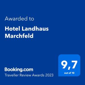 una señal azul con el texto otorgado a los propietarios del hotel marriott en Hotel Landhaus Marchfeld, en Oberau