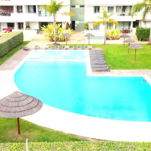 Kolam renang di atau dekat dengan Divine Vilamoura Aquamar 106 by JG Apartments