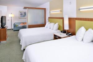 A bed or beds in a room at SpringHill Suites Kingman Route 66