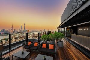 Bulgari Hotel Shanghai में एक बालकनी या छत