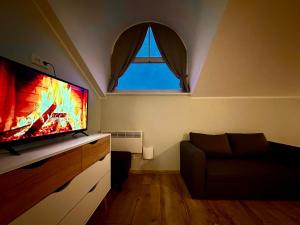 A television and/or entertainment centre at Bern Boutique Hotel