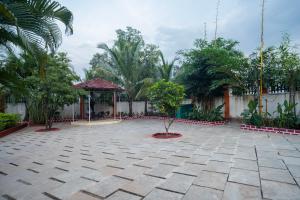 Garden sa labas ng Karjat retreat 4bhk pvt farmhouse