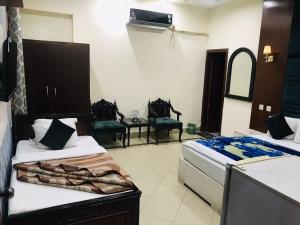 A bed or beds in a room at Hotel PAK Continental Multan