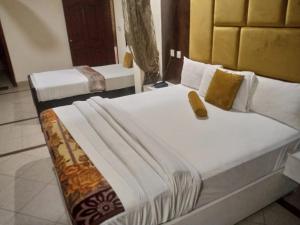 A bed or beds in a room at Hotel PAK Continental Multan