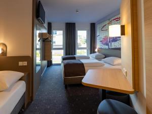 Кровать или кровати в номере B&B HOTEL Bad Hersfeld