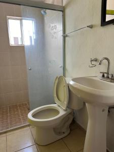 Un baño de Alojamiento privado con seguridad 1