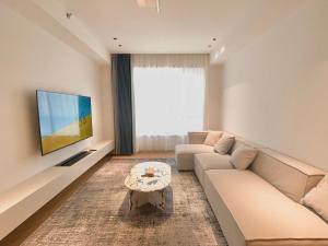 Area tempat duduk di ZHome-Count luxury apartment