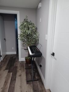 Galería fotográfica de Cozy Basement Suite - private entrance - Free Netflix en Edmonton