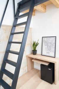 a black ladder in a room with a desk at Brito Capelo 183 in Matosinhos