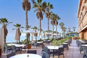 Reštaurácia alebo iné gastronomické zariadenie v ubytovaní Sunway Playa Golf & Spa Sitges