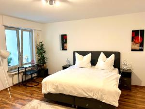 Stylish, cosy flat close to Cologne City Center房間的床