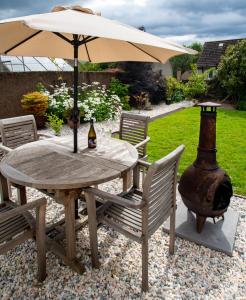 Garður fyrir utan Linburn Cottage Dunfermline near Edinburgh