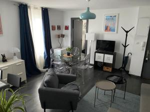 Posezení v ubytování Appartement privé 2 pièces 42m proche centre