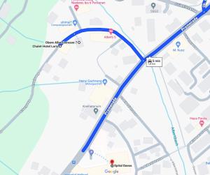 een kaart van een busroute met een blauwe bij Chalet Alberti Davos Platz in Davos