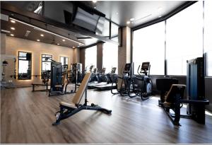 Fitness centar i/ili fitness sadržaji u objektu Charming 2BR 2BA Retreat near Downtown Cincinnati