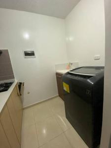 Dapur atau dapur kecil di Apartamento completo con aire en Valledupar