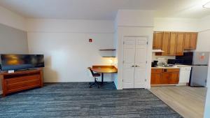 Кухня или кухненски бокс в TownePlace Suites Fredericksburg