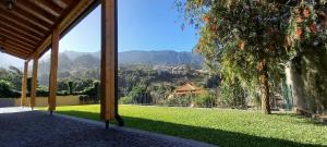 - une vue depuis le balcon d'une maison dans l'établissement Refúgio do Limoeiro, à São Vicente