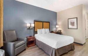 Krevet ili kreveti u jedinici u objektu Extended Stay America Select Suites - Chicago - Lisle