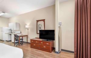 TV i/ili zabavni centar u objektu Extended Stay America Select Suites - Chicago - Lisle