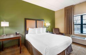 Krevet ili kreveti u jedinici u objektu Extended Stay America Select Suites - Chicago - Lisle