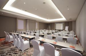 Zona de negocis o sala de conferències de HARRIS Hotel & Convention Cibinong City Mall Bogor