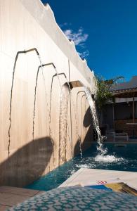 a swimming pool with a water fountain at CapoBlu Hotel in Pula