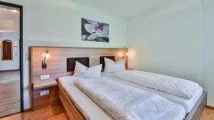 Katil atau katil-katil dalam bilik di Ferienwohnungen - Alpenhotel Fischer 4* - Adults Only