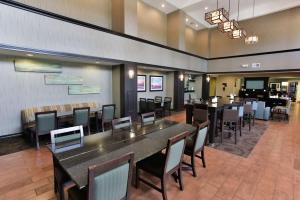 Εστιατόριο ή άλλο μέρος για φαγητό στο Hampton Inn & Suites Middlebury