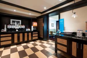 Una cocina o kitchenette en Hampton Inn & Suites Crawfordsville