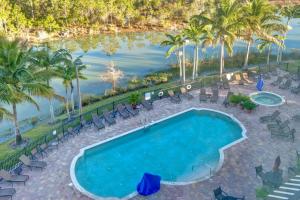 A piscina localizada em Embassy Suites Fort Myers - Estero ou nos arredores