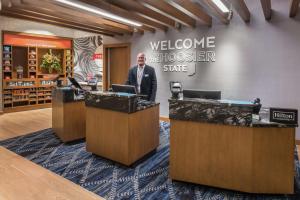 Lobby alebo recepcia v ubytovaní Hampton Inn & Suites Fort Wayne Downtown